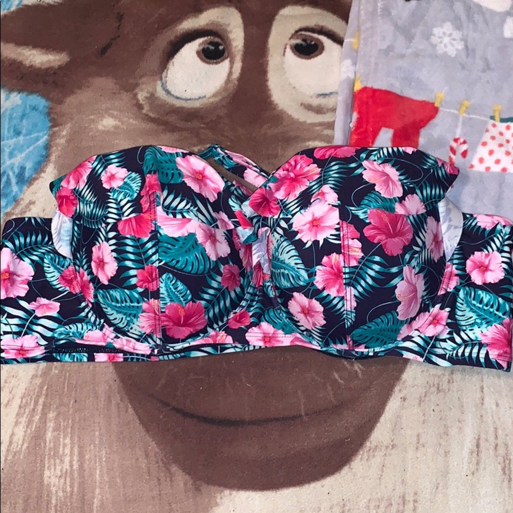 Never Worn - HotTopic Floral Bikini Top
